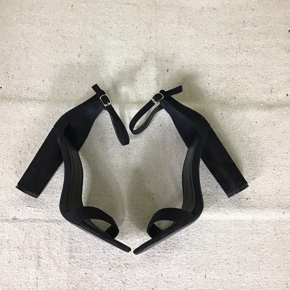 Pretty little things Women’s faux suede Strappy sandals Sz 9 EUC (worn once) - Picture 4 of 6